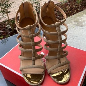 NEW COACH 3 1/2 inch heels sandals color beige